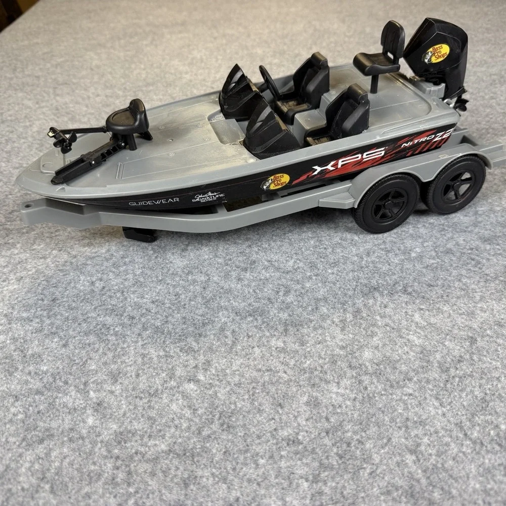 Bass Pro Shops Mako Center Console & Nitro Z21 Bass Boat Trailer Models Lot READ